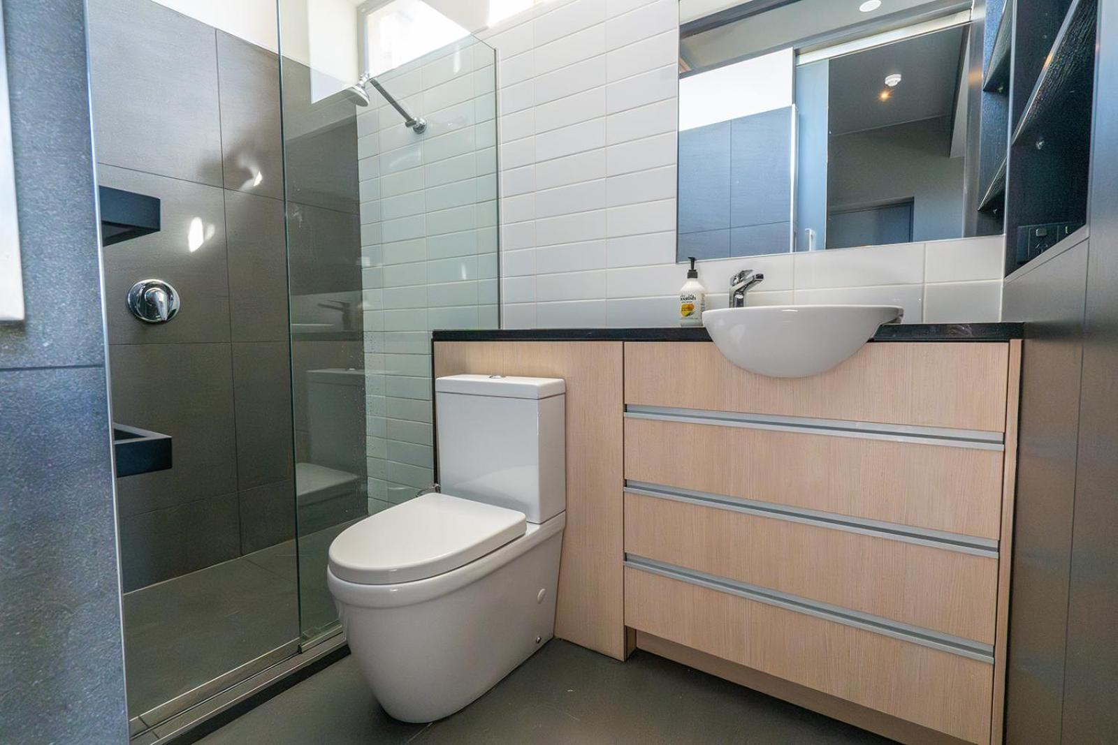 Deluxe Inner-City Apartment On Moray Dunedin Kültér fotó